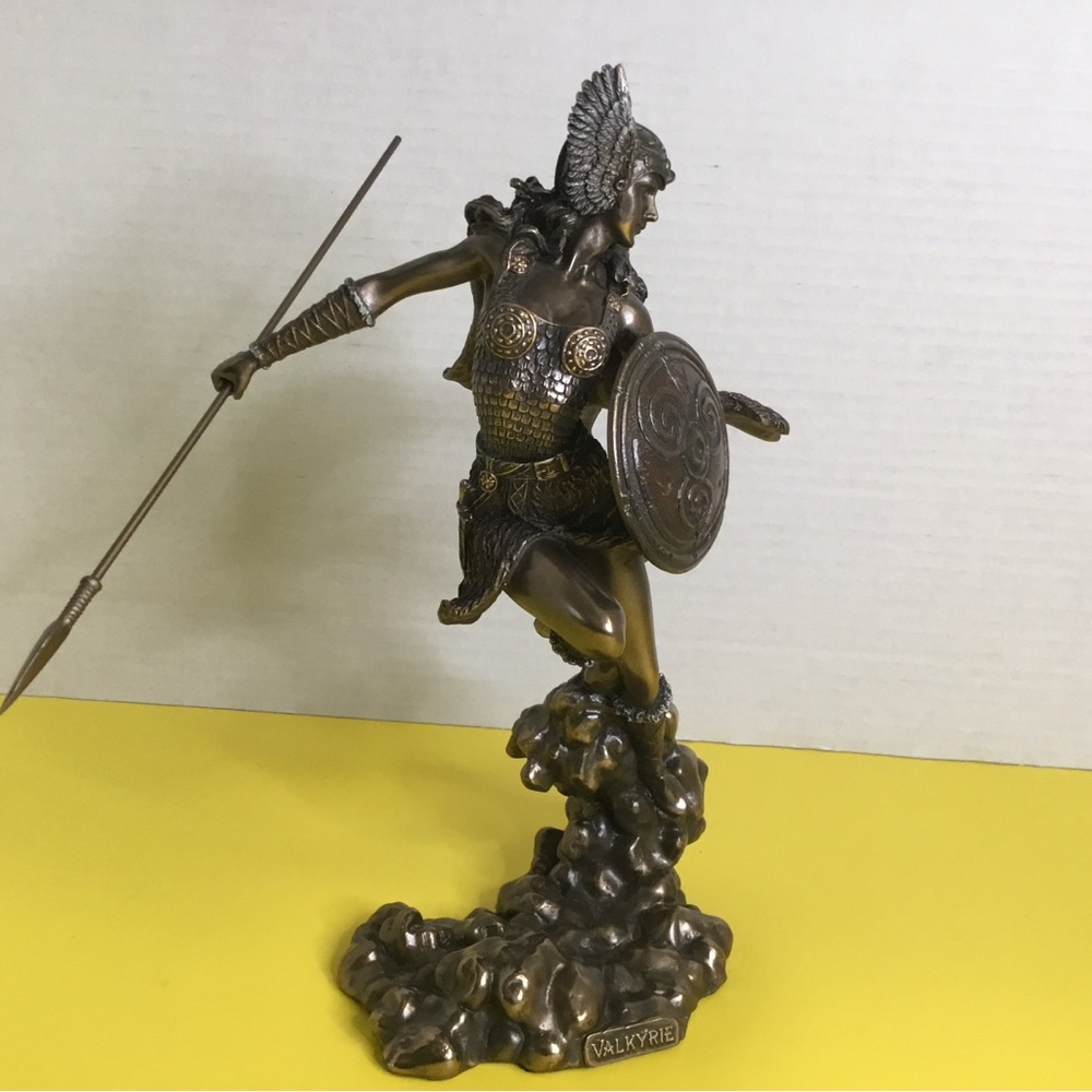 Statue Bronze Color - Picture 5 of 7